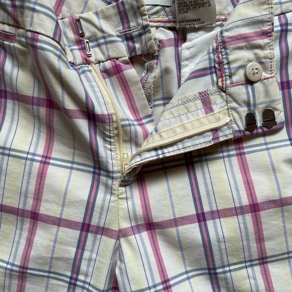 Dockers Golf Shorts - Picture 8 of 9